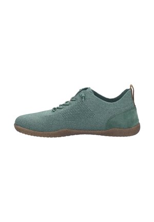 Groene gebreide sneakers met een textuurrijke stof, lichtbruine rubberen zool, vetersluiting en een hielaccent van suède.