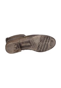 Bottine en cuir marron avec une semelle texturée, dotée d'une fermeture éclair et de détails de couture subtils. La semelle présente des signes d'usure.