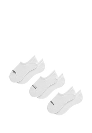 Witte katoenen enkelsokken met een gladde textuur. Heeft een laag uitgesneden ontwerp en een zwart "lululemon" logo aan de zijkant. Vier paar getoond.