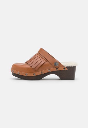 Weekend Max Mara Mules de tacón - brown