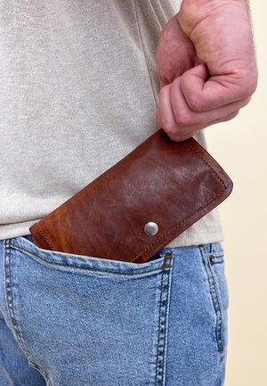 Gusti Leder PADDY - Wallet - braun