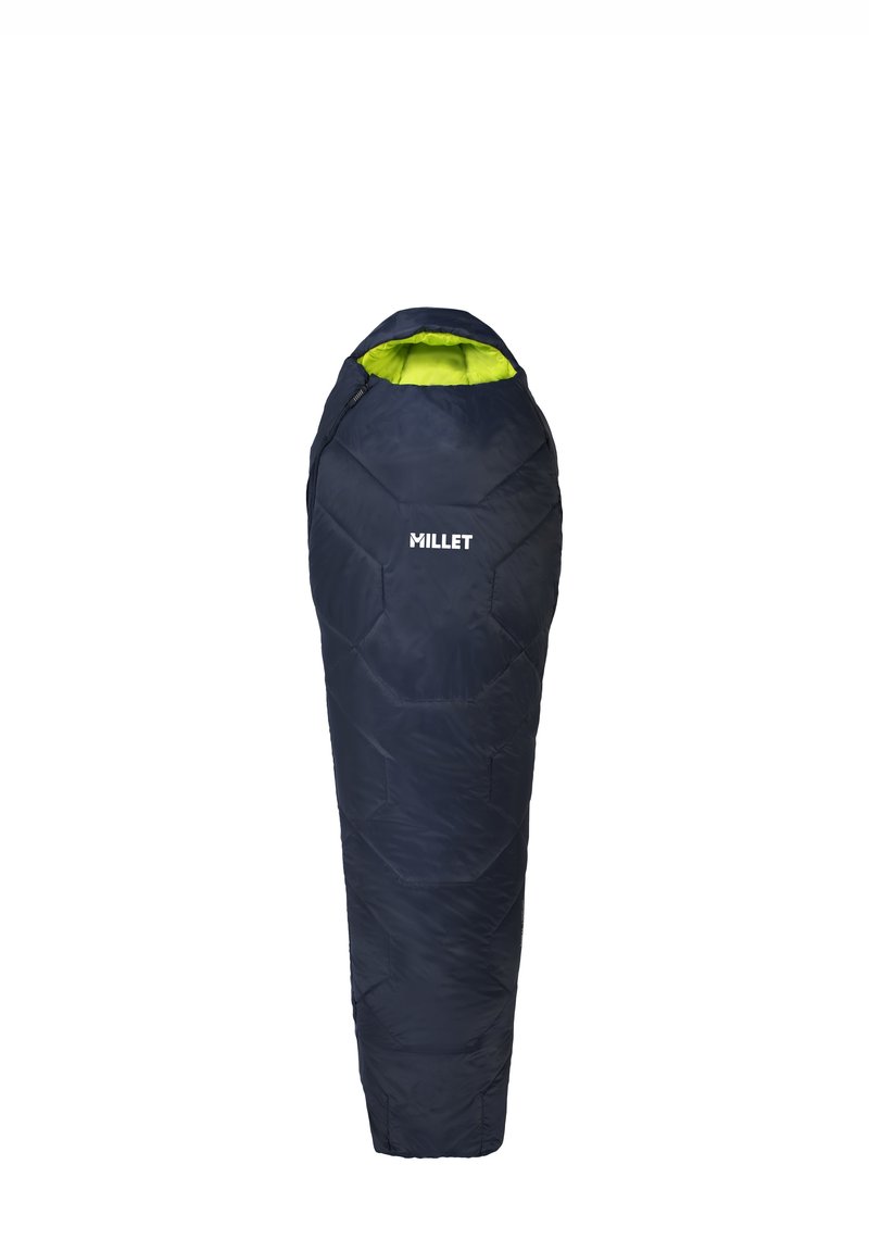 Saco de couchage style momie bleu foncé avec intérieur de capuche jaune vif et logo "MILLET" blanc à l'avant.