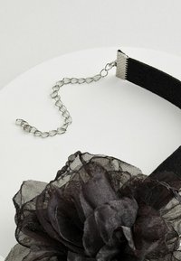 Next CORSAGE - REGULAR FIT - Halskæder - black