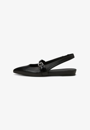 Schwarze Slingback-Schuhe mit einer spitzen Zehenform, aus glattem Leder und einem kleinen Schnallenakzent am Riemen. Flache Sohle.