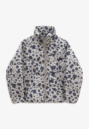 Chaqueta acolchada gris y negra con manchas, con cuello alto, cremallera frontal, bolsillos laterales y logo de Vans en el pecho izquierdo.