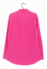 Košile s dlouhým rukávem v jasně růžové látce, se stojáčkem, zakulaceným spodním lemem a detaily na manžetách s knoflíkovým zapínáním.