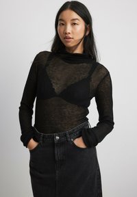 Pulover - black