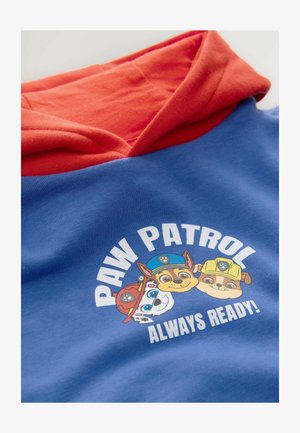 Zils kapuce svārki ar sarkanu kapuci. Priekšējā druka attēlo trīs multfilmu varoņus ar tekstu "PAW PATROL ALWAYS READY!". Mīksta kokvilnas auduma tekstūra.
