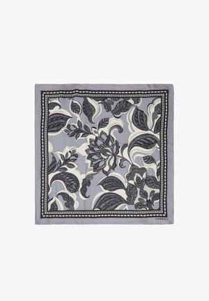 Foulard quadrato in seta con sfondo grigio decorato da motivi floreali in bianco e nero e un bordo decorativo. Texture liscia, design elegante.