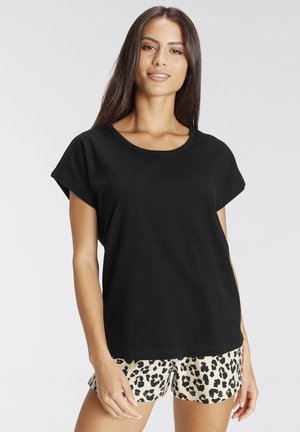 Black short-sleeve T-shirt in soft cotton blend, round neckline. Worn with beige leopard print shorts featuring black spots.