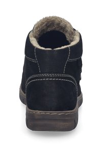 Stivaletti alla caviglia in suede nero con fodera in pelliccia, cuciture bianche e suola testurizzata. Presentano una punta arrotondata e un colletto imbottito per garantire comfort.