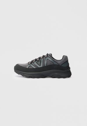 NOSE - Sneaker low - grey/black