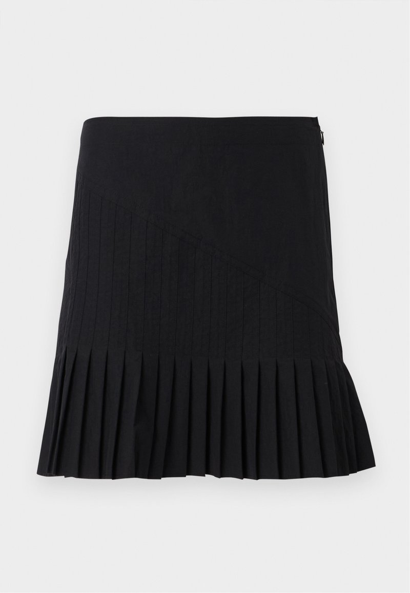Zwarte geplooide rok met gestikte diagonale panelen, een aansluitende taille en een uitlopende zoom. De materialen lijken lichtgewicht en glad.