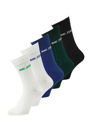 Fünf Paar Socken in Weiß, Marineblau, Dunkelgrün, Schwarz und mit geripptem Muster, mit dem "NINE.ZERO."-Logo am Bündchen in kontrastierenden Farben.