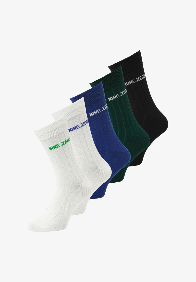 Fünf Paar Socken in Weiß, Marineblau, Dunkelgrün, Schwarz und mit geripptem Muster, mit dem "NINE.ZERO."-Logo am Bündchen in kontrastierenden Farben.