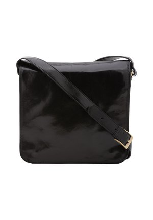 Borsa a tracolla in pelle nera con finitura lucida, cintura regolabile, forma quadrata e design elegante e minimalista. Presenta una fibbia in tono oro.