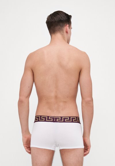 Versace UNDERPANTS LOW RISE TRUNK TOPEKA NEW LOGO - Uske bokserice - white/dark aubergine/gold
