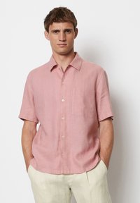 Marc O'Polo KURZARM REGULAR MIT BOWLING-KRAGEN - Overhemd - strawberry mauve