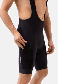 Pantaloni ciclismo neri con bretelle, dotati di una tasca laterale per smartphone, texture liscia e design aderente.