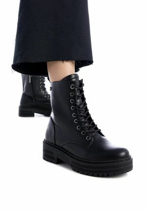 Refresh Botines con plataforma - black