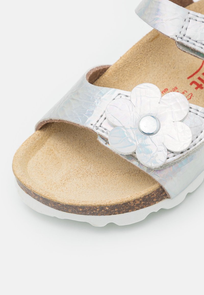 Kinder Riemchensandalen | Superfit FUSSBETTPANTOFFEL Riemensandalette silber/silberfarben - RO71563 Kinder Riemchensandalen | Superfit FUSSBETTPANTOFFEL Riemensandalette silber/silberfarben - RO71563