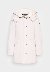 Jasnoróżowa parka z kapturem, dwiema bocznymi kieszeniami i czarnymi zatrzaskami. Gładki materiał zewnętrzny z pikowaną podszewką.