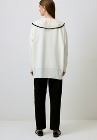 Touché Privé Jumper - ecru
