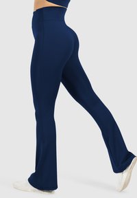 Leggings a vita alta blu navy a zampa d'elefante realizzati in tessuto elasticizzato, con una texture liscia e una silhouette aderente.
