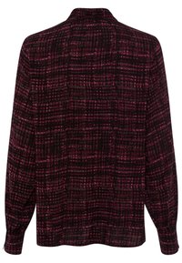 Blouse à manches longues en bordeaux sombre avec un motif en grille texturé. Présente un col haut et des poignets boutonnés, fabriquée en tissu léger.