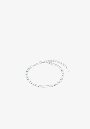 Pulsera de cadena de plata con eslabones entrelazados, superficie lisa y un cierre con una pequeña etiqueta grabada.