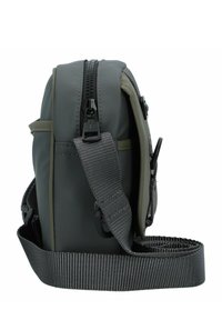 Borsa a tracolla grigia con finitura testurizzata, dotata di chiusura con cerniera, tracolla regolabile e contrasti di un grigio chiaro.