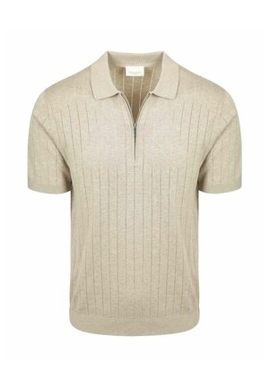 Beige fijngebreid poloshirt met korte mouwen, een ritskraag en een subtiel verticale geperforeerde streepjespatroon.