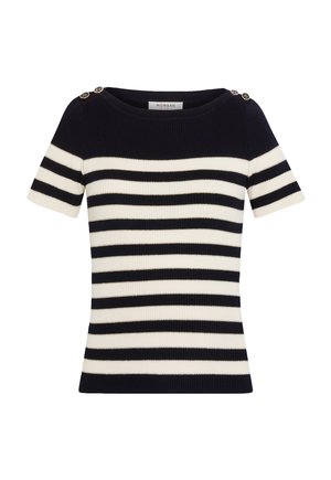 Kortærmet sort og hvid stribet strikbluse med bådudskæring og dekorative knapper på skuldersømme.