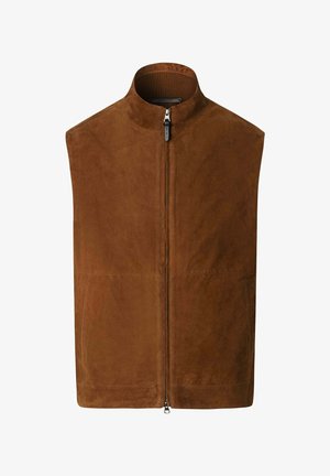 Veste en daim marron avec un col montant, une fermeture éclair frontale et des poches latérales. Texture lisse et design épuré, idéale pour le superposition.