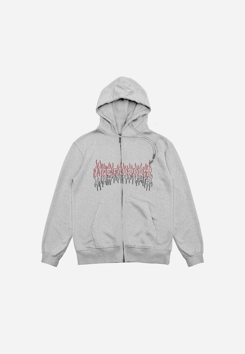 Sweat à capuche zippé gris clair avec poches avant et motif flammes rouge et noir sur la poitrine.