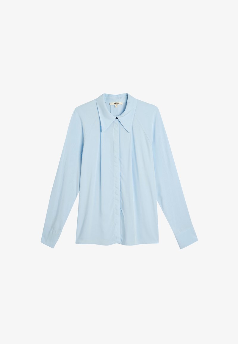 Blusa azzurro chiaro a maniche lunghe con colletto a punta, parte anteriore plissettata e chiusura con bottoni. Realizzata in tessuto morbido con una vestibilità rilassata.