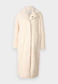 Crème-kleurige oversized jas van pluizige, textuurstof. Beschikt over een geknipt kraag en knoopsluitingen aan de voorkant.