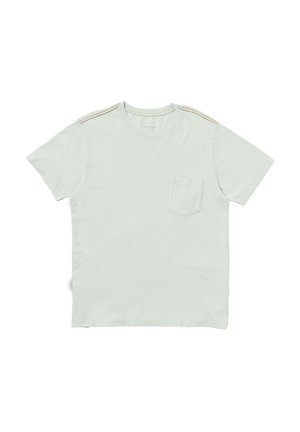 Helles grünes Baumwoll-T-Shirt mit kurzen Ärmeln, ausgestattet mit einer Brusttasche und goldgestreiften Schulterakzenten. Klassisches Rundhalsausschnitt-Design.