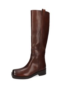 Stivale marrone in pelle fino al ginocchio con texture liscia, punta quadrata, dettagli delle cuciture sottili e tacco in gomma basso per stabilità.