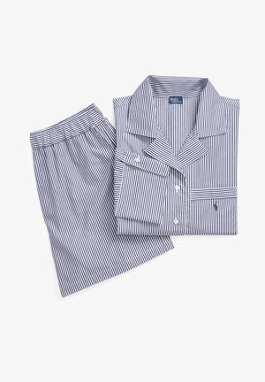 Set di pigiama a righe in navy e bianco, composto da una camicia con bottoni e pantaloni con vita elastica, realizzato in morbido cotone leggero.