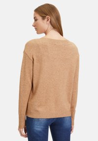 Betty Barclay LANGARM - Strickpullover - camel melange