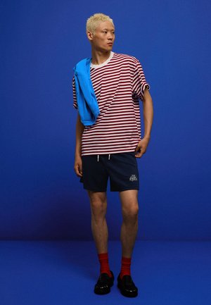 Bershka, STRIPED SHORT SLEEVE T-SHIRT - T-Shirt print - red