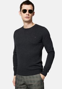 Niewybrane, dark grey