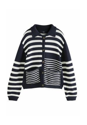 Marineblauwe en witte gestreepte cardigan met een kraag, zes knopen aan de voorkant en twee voorzakken met horizontale strepen.