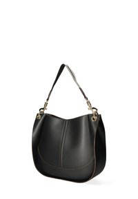 Borsa a spalla in pelle nera con una superficie liscia, forma curvata e dettagli in oro. Presenta cuciture a contrasto sul davanti.