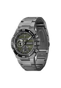 Montre pour homme avec un cadran rond noir et vert, un bracelet en acier inoxydable argenté, de grands index des heures et deux sous-cadrans pour la date et l'heure.