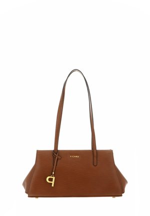 Sac à main marron avec une surface texturée, arborant un logo doré, des poignées fines et un ornement clé décoratif. Fini lisse, forme structurée.