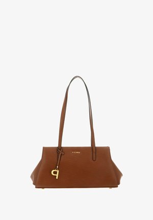 Sac à main marron avec une surface texturée, arborant un logo doré, des poignées fines et un ornement clé décoratif. Fini lisse, forme structurée.