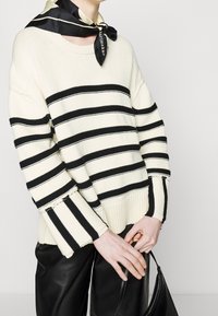 House of Dagmar Sweter