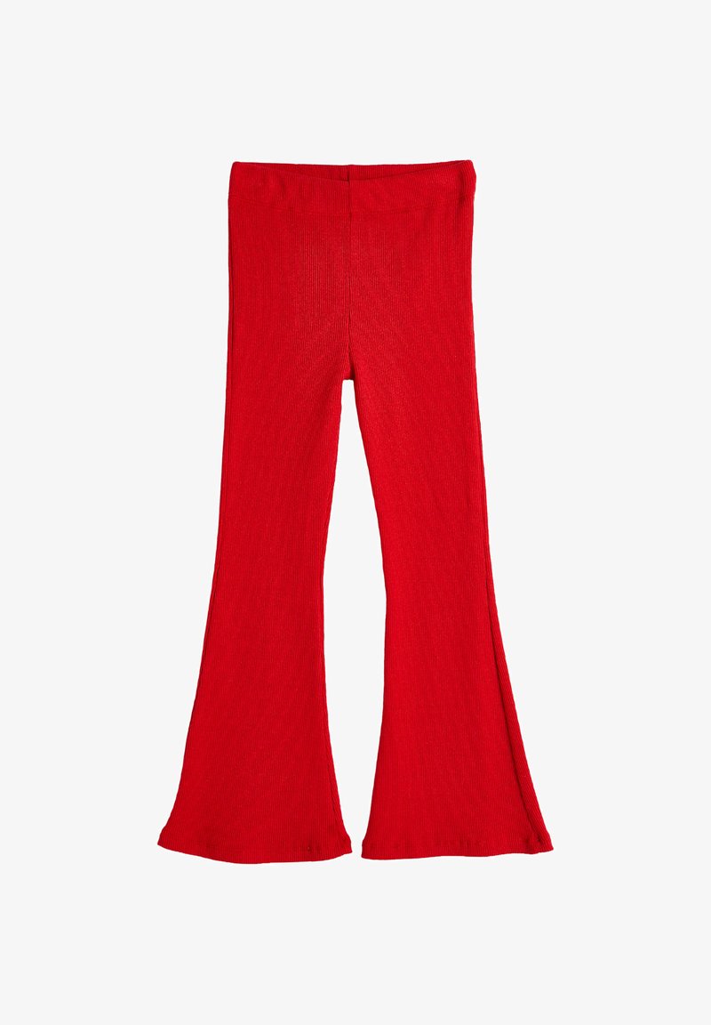 Rode ribgebreide broek met hoge taille en brede uitlopende pijpen, plat gelegd op een witte achtergrond.